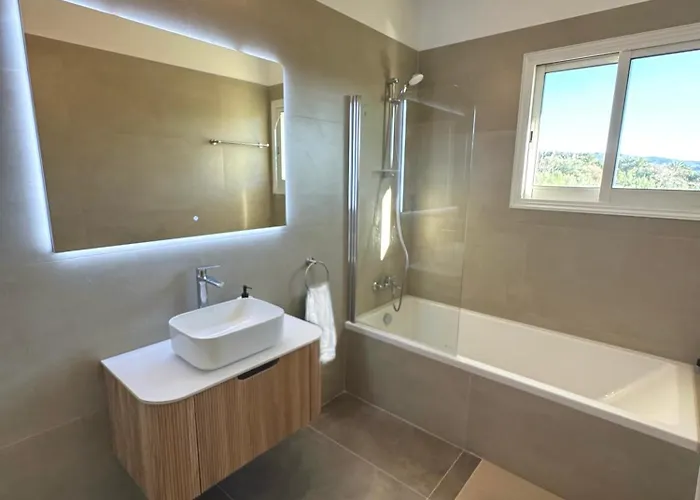 Vilă White Cove Villa, Limassol Pyrgos