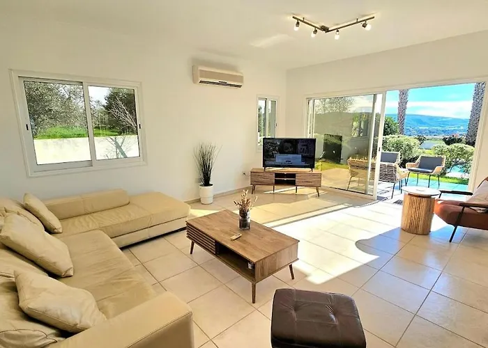 Vilă White Cove Villa, Limassol *